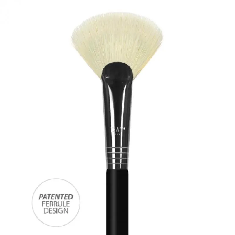 PINCEL ILUMINADOR EM FORMA DE LEQUE CERDAS CURTAS F77 - DAYMAKEUP