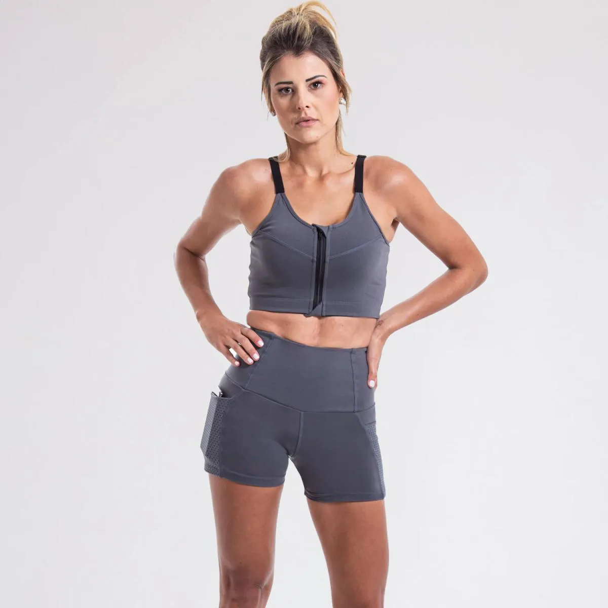 SHORTS CINTURA PERFEITA SLIM COM BOLSO EM TECIDO BASIC M Gris  Cinza
