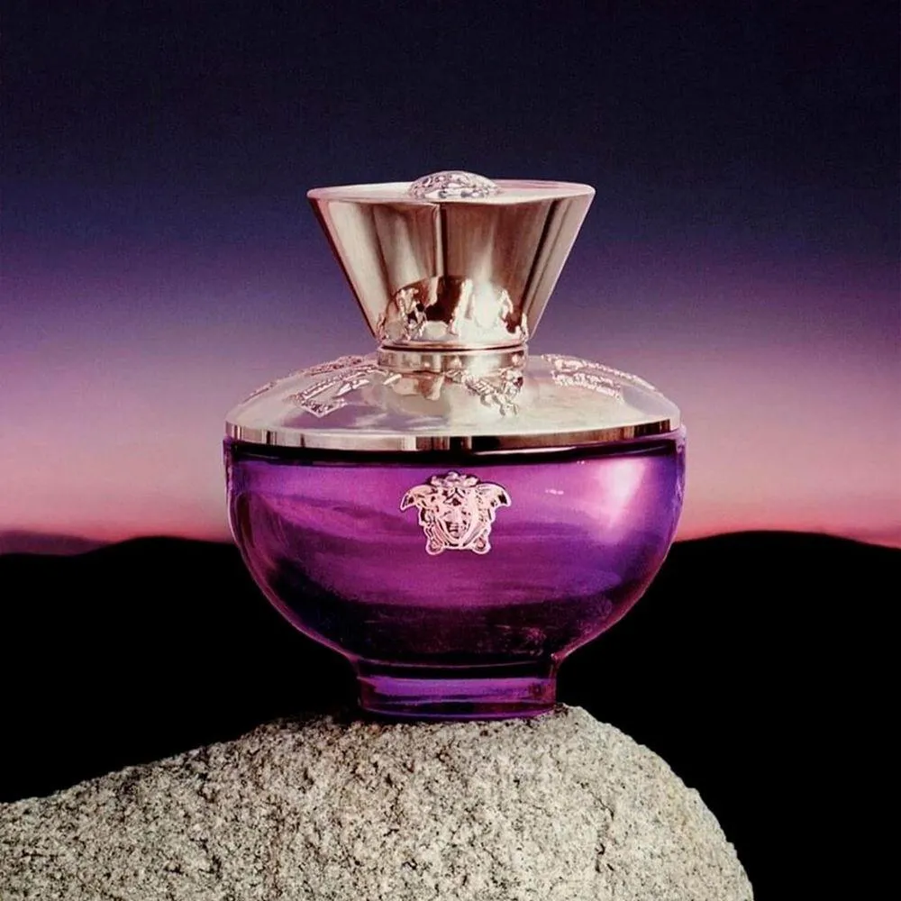 VERSACE ヘリンボーンマフラーメデューサ 黒/紫 Versace Dylan Purple Pour Femme Eau de Parfum - Perfume Feminino