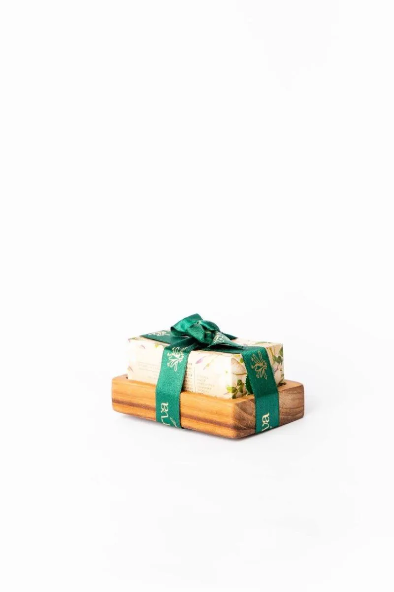 KIT SABONETE BARRA JASMIM COM MURUMURU 150G E SABONETEIRA TECA