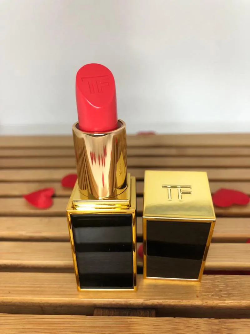 Batom Tom Ford Matte Tubo Preto - 09 True Coral