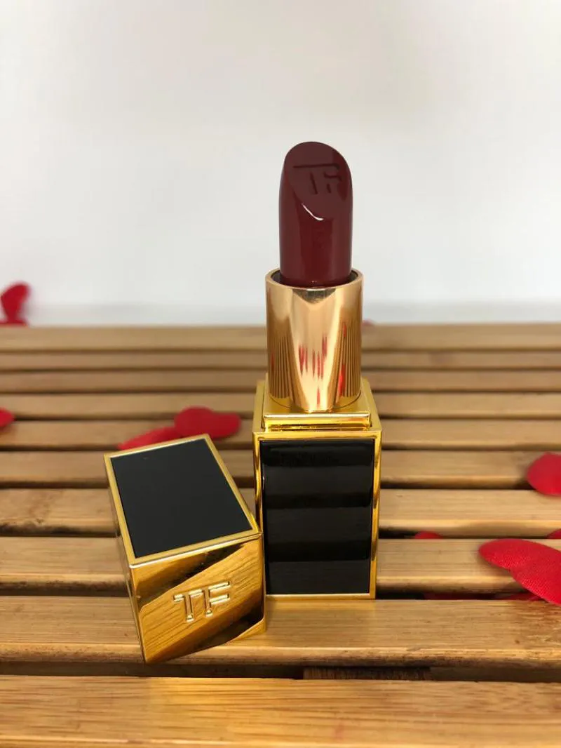 Batom Tom Ford Matte Tubo Preto - 08 Velvet Cherry